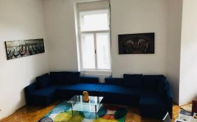 Lilian'S Royal Apartment